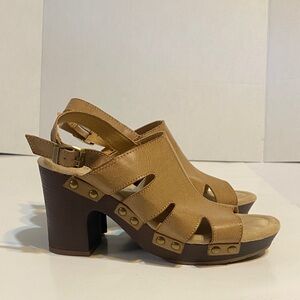 Maurices Tan and Brown Heeled dress shoes size 6 1/2. Light tan color